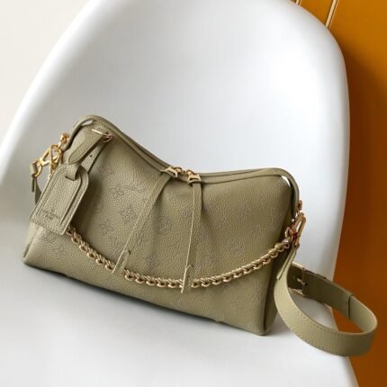 LOUIS VUITTON路易威登 LV Mahina Hand It All手袋
